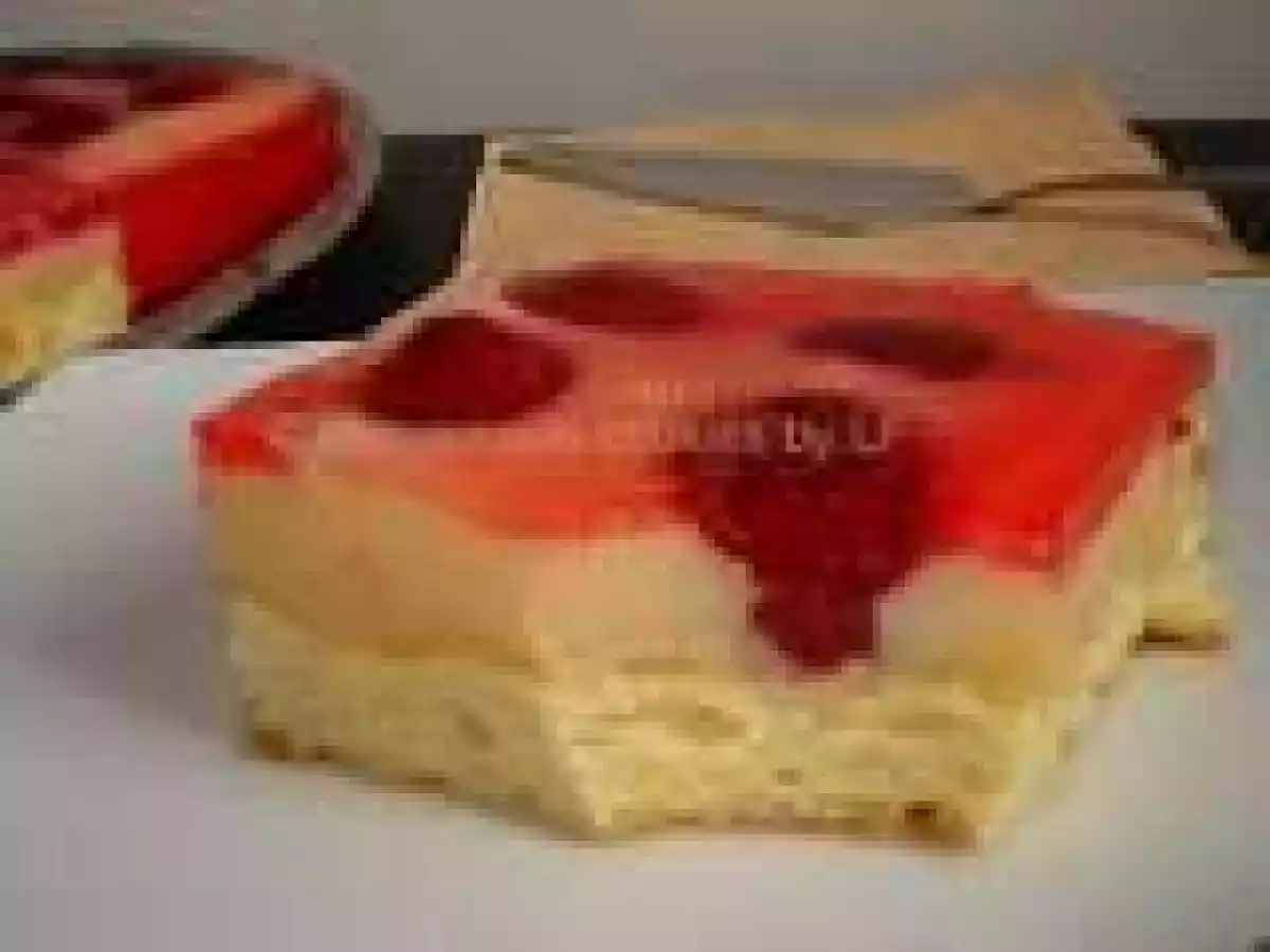 Prajitura cu crema de vanilie si zmeura