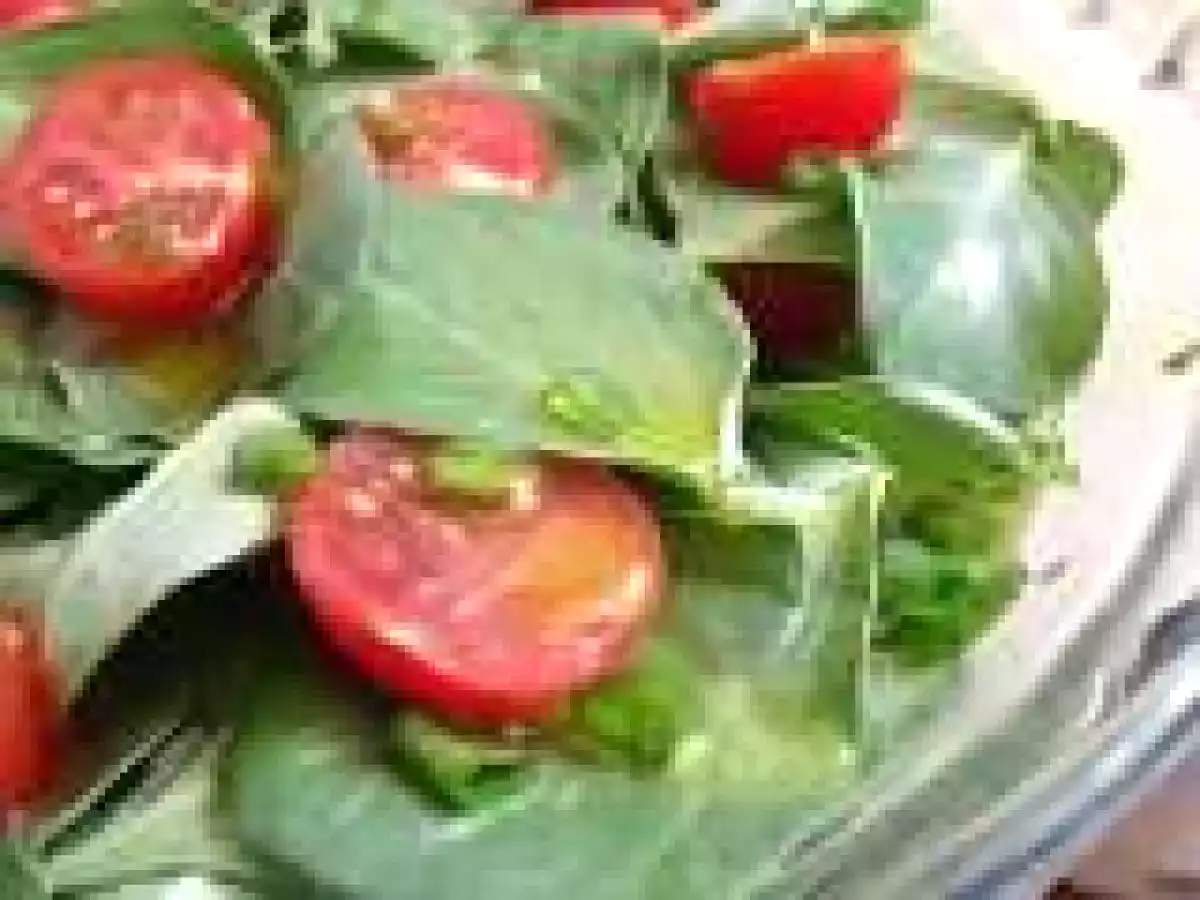Salata din frunze de bob (fava leaves salad)
