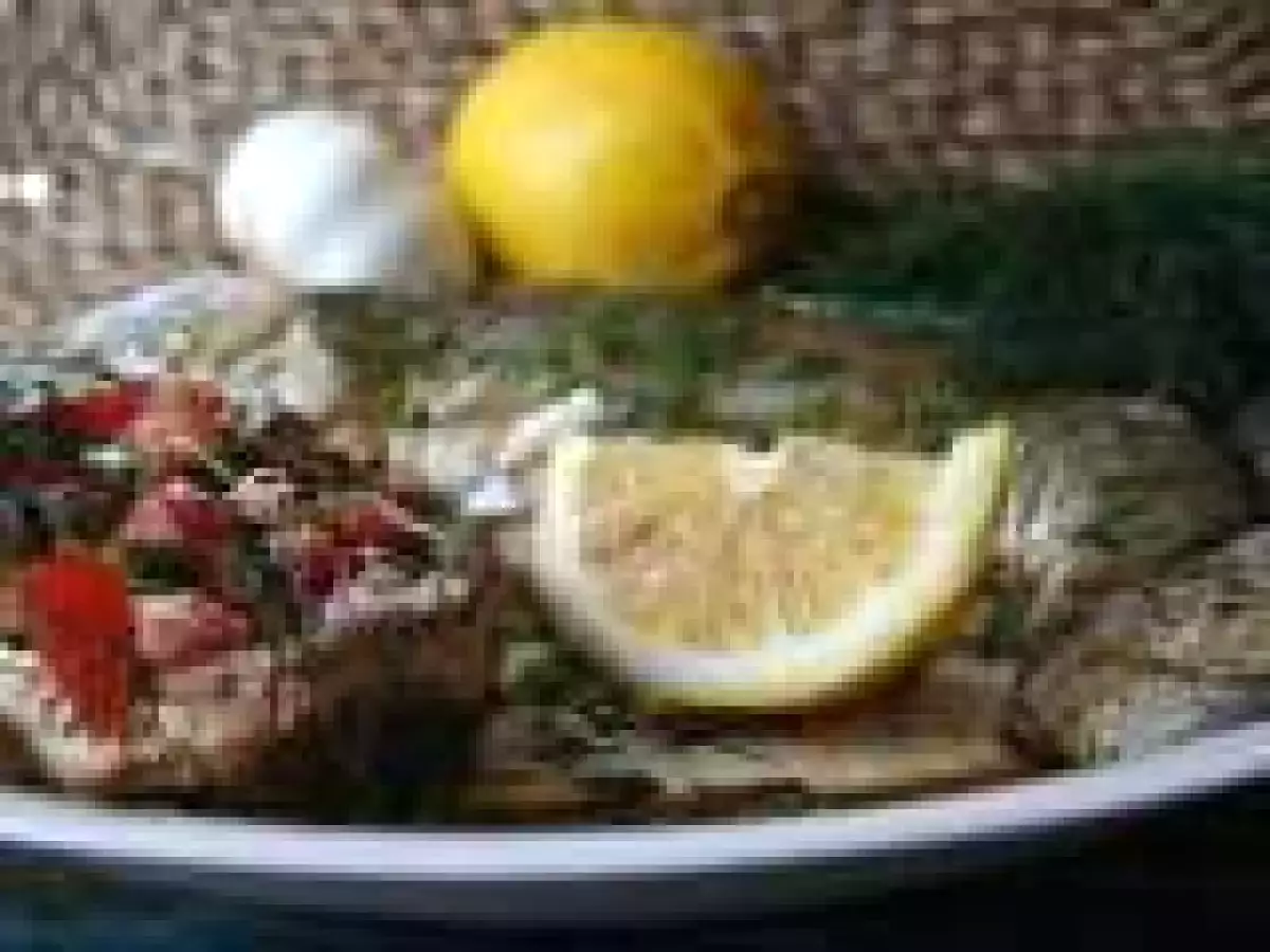 Pastrav la gratar cu ciuperci umplute