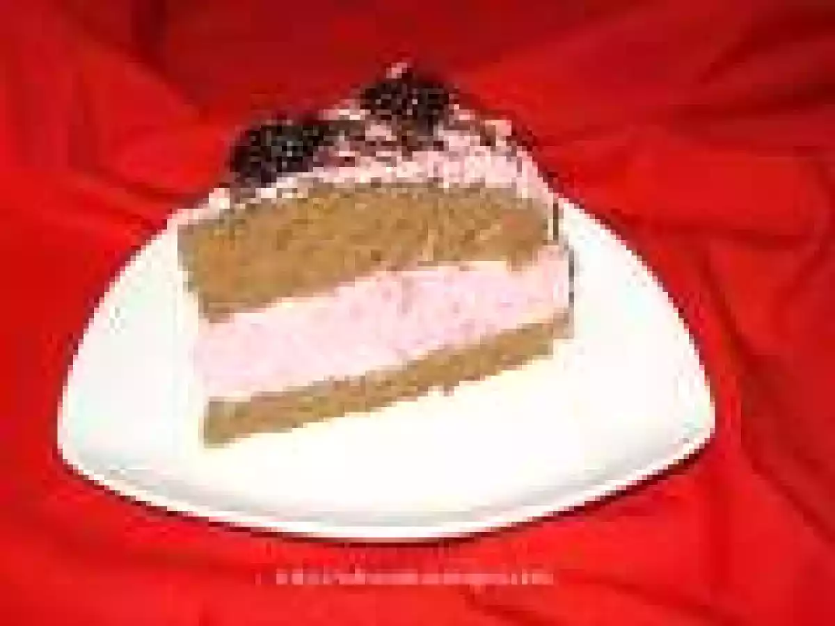 TORT CU MURE SI ZMEURA