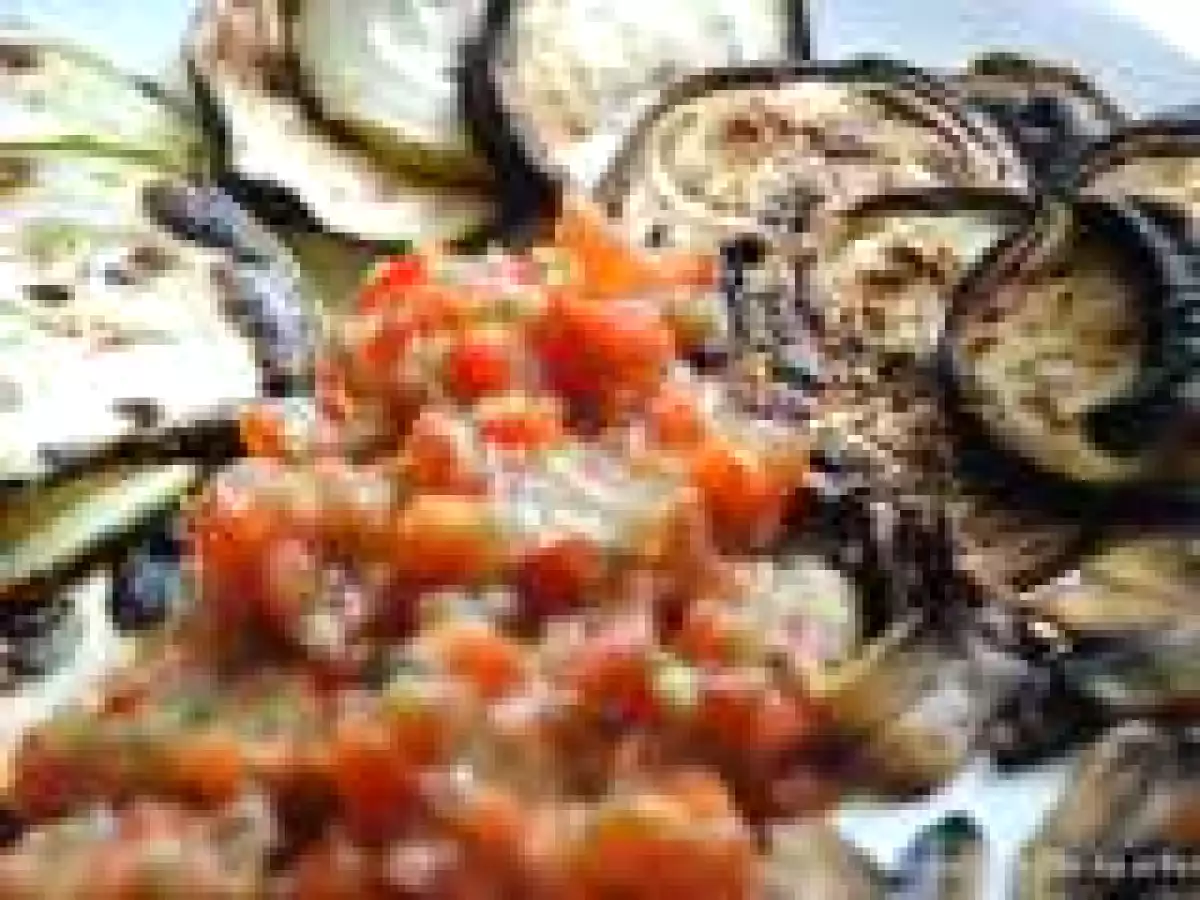 Legume la gratar cu sos salsa crudo