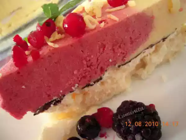 Rețetă La multi ani, dani! tort de inghetata cu bezea...