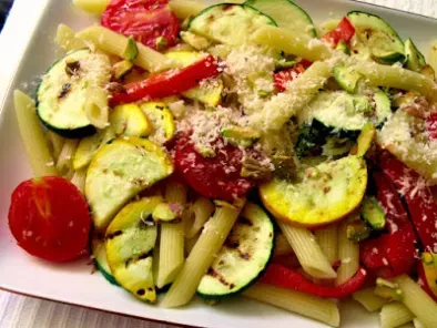 Salata de paste cu dovlecei (zucchini pasta salad)