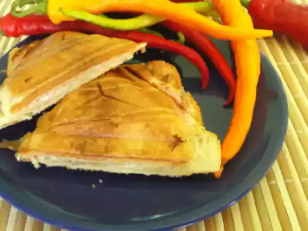 Rețetă Croissant cu sunca si crema de branza