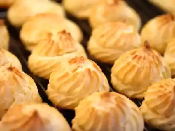 Rețetă Mini eclere cu crema de vanilie si ciocolata