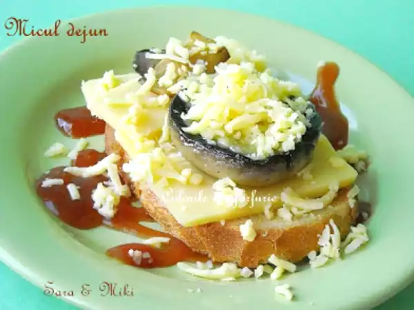 Rețetă Mic dejun cu ciuperci si cascaval