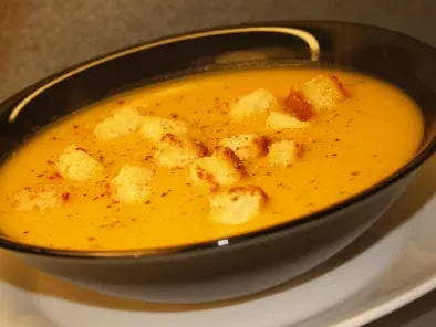 Rețetă Supa crema de morcovi si cartofi cu crutoane (de post)