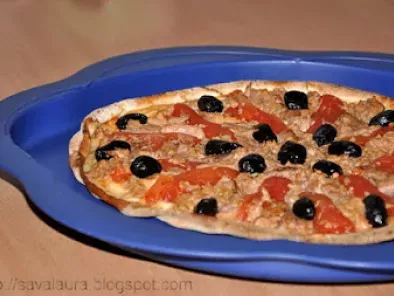 Rețetă Pizza din lipie cu ton