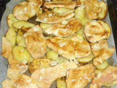 Rețetă Cartofi la cuptor cu gratar de pui si sos tzatziki (4 persoane)