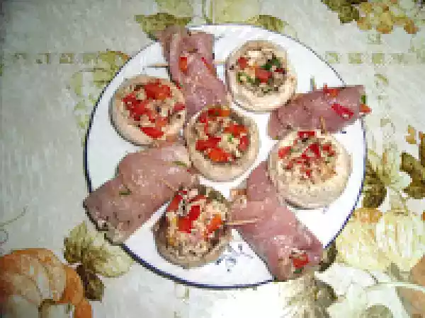 Rețetă Rulouri din carne de porc cu ciuperci si legume