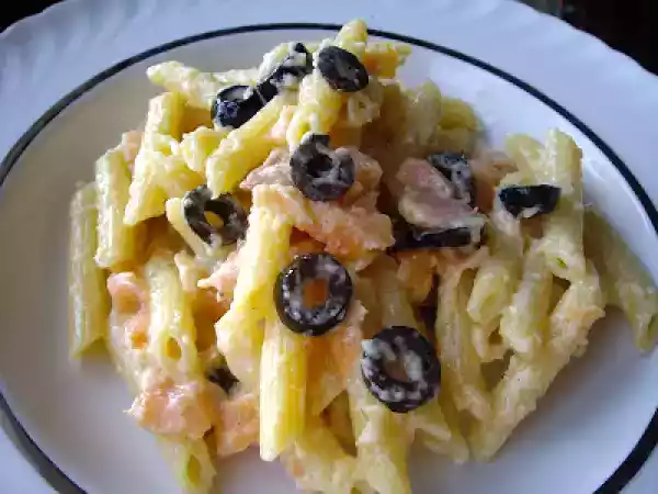 Rețetă Paste cu somon afumat si masline negre