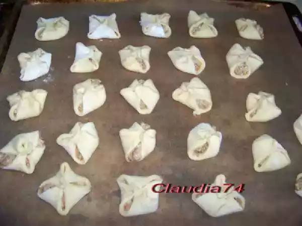 Rețetă Cosulete cu spuma de nuca caramelizata