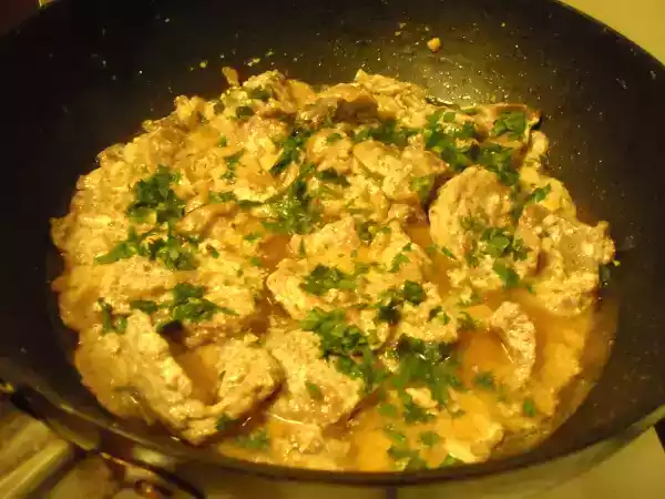 Rețetă Carne de vitel cu sos de smantana