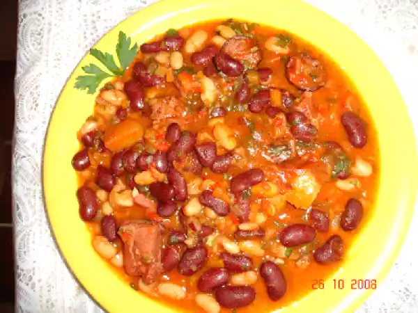 Rețetă Iahnie de fasole cu ciolan afumat