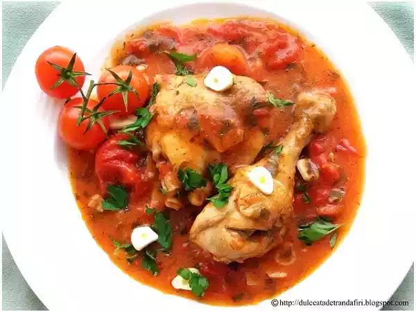 Rețetă Pui la tigaie cu rosii si usturoi