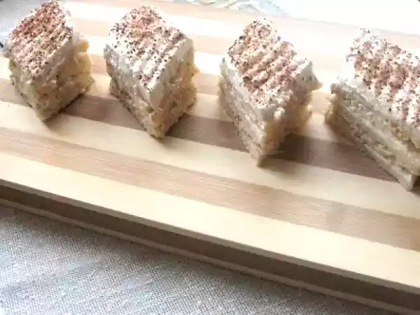 Rețetă Foi cu frisca si nuca