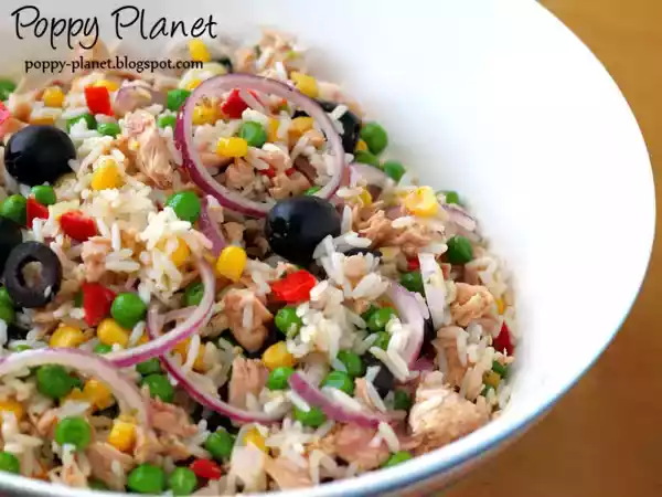 Rețetă Salata de ton cu orez si legume