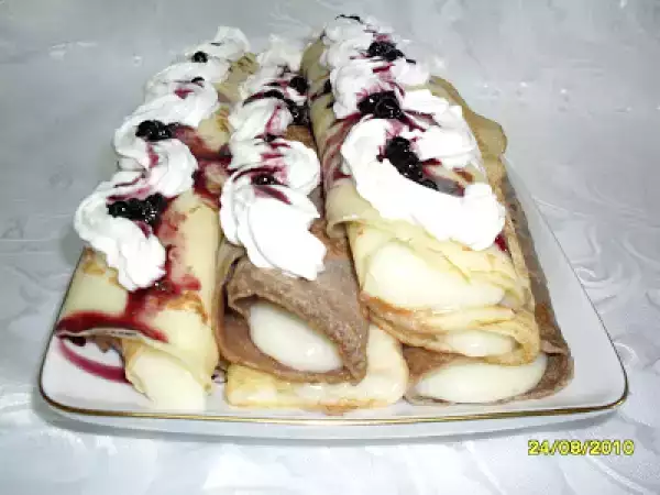 Rețetă Clătite cu budincă de vanilie și frișcă