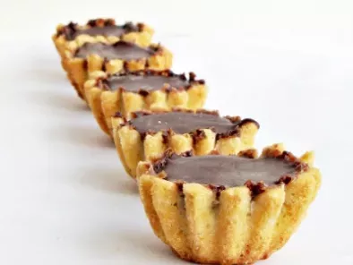 Rețetă Mini-tarte cu banane si ciocolata