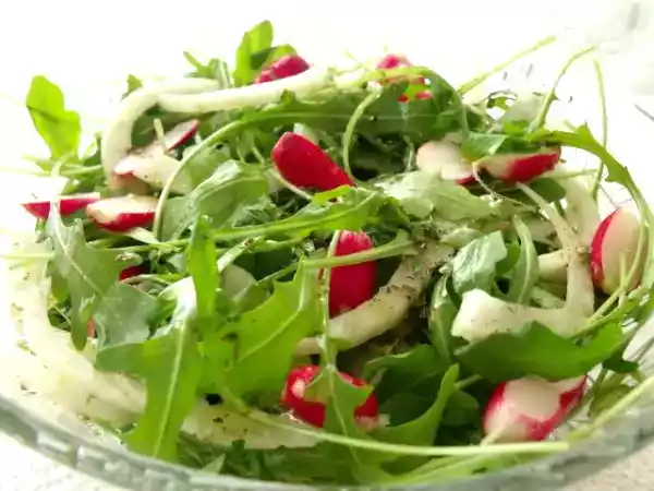 Rețetă Salata cu rucola, fenicul si ridichi
