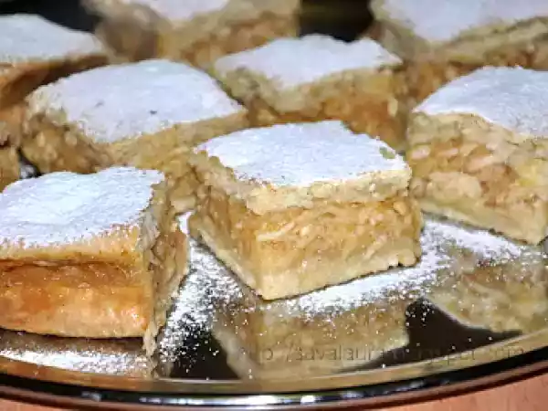 Rețetă Prajitura cu mere la tava