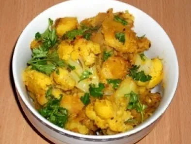 Rețetă Aloo gobi (cartofi cu conopida)