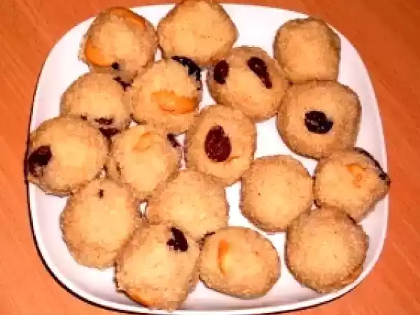 Rețetă Rava ladoo (dulciuri indiene din gris)