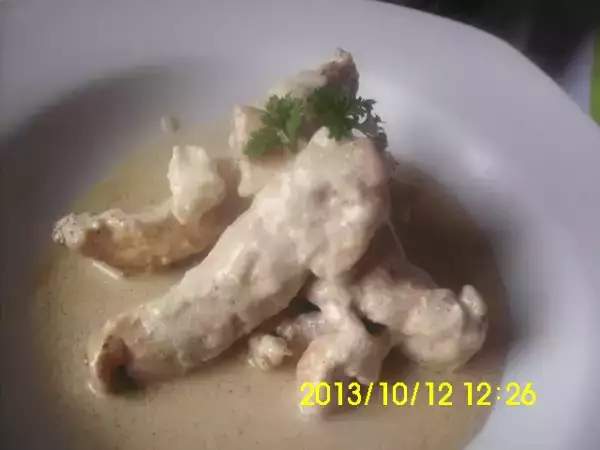 Rețetă Piept de pui cu sos de smântână și brânză cu mucegai