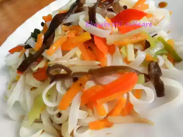 Rețetă Tăiței de orez cu legume chinezești