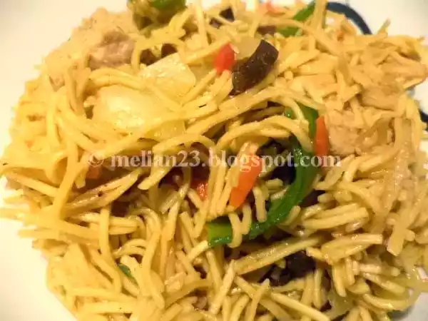 Rețetă Taitei chinezesti prajiti cu legume si carne