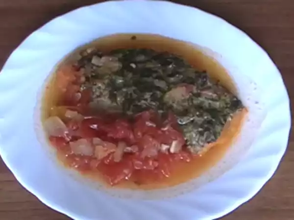 Rețetă File de peste la cuptor cu mustar, patrunjel si rosii (reteta video)