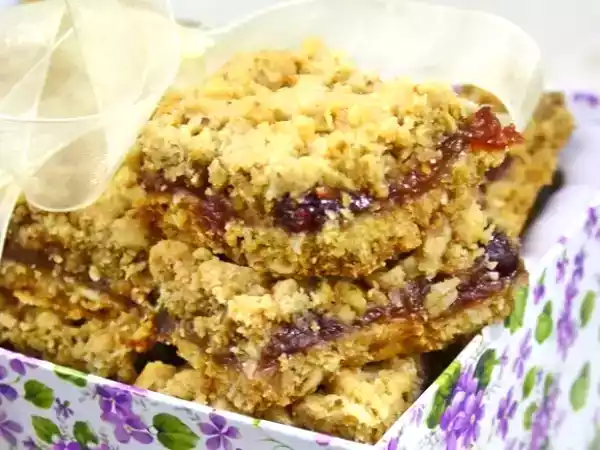 Rețetă Prajitura cu merisoare si nuci de post