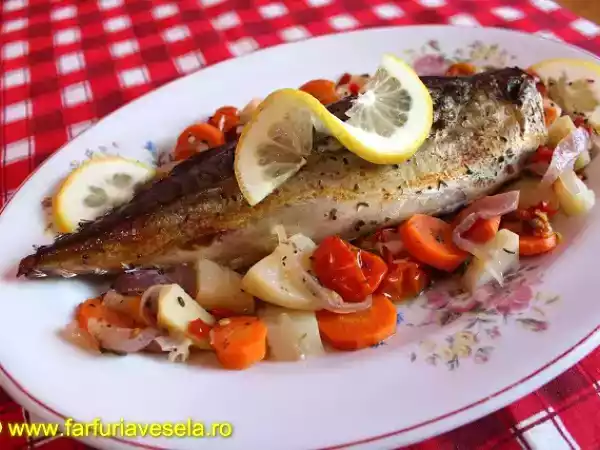 Rețetă Macrou cu legume la cuptor (reteta video)