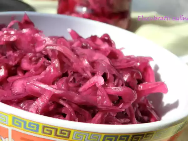 Rețetă Salată de varză roșie cu ghimbir