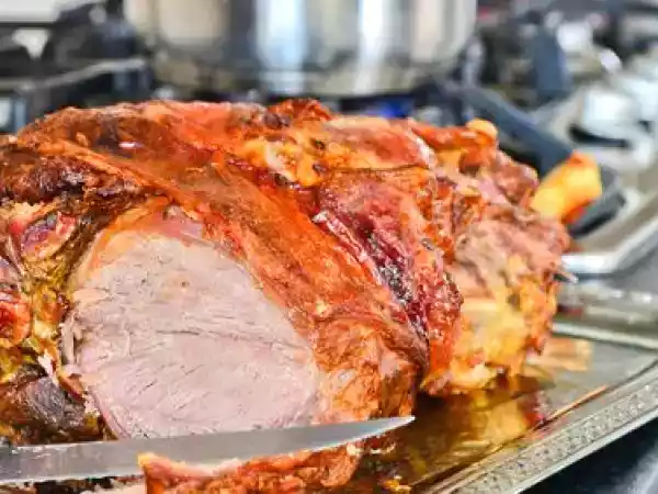 Rețetă Pulpa de miel in sare cu rozmarin