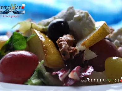 Rețetă Salata cu pere, struguri, nuci si branza (reteta video)