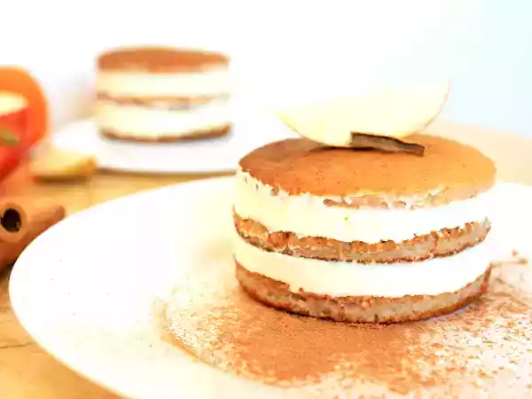 Rețetă Pancakes cu mere si crema de mascarpone