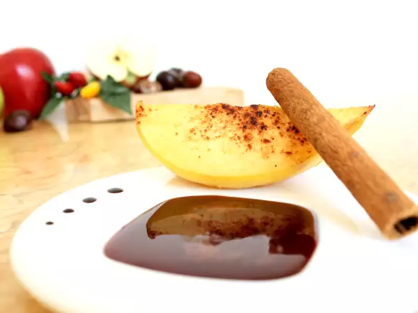 Rețetă Gutui coapte cu sirop de vin roșu