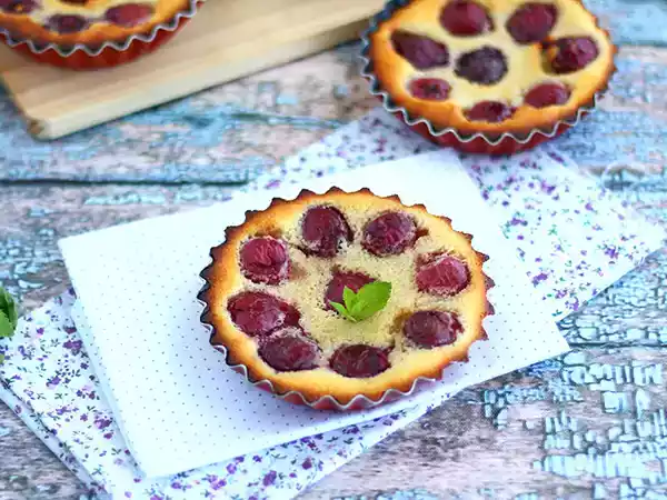 Rețetă Mini clafoutis cu cirese, fara gluten