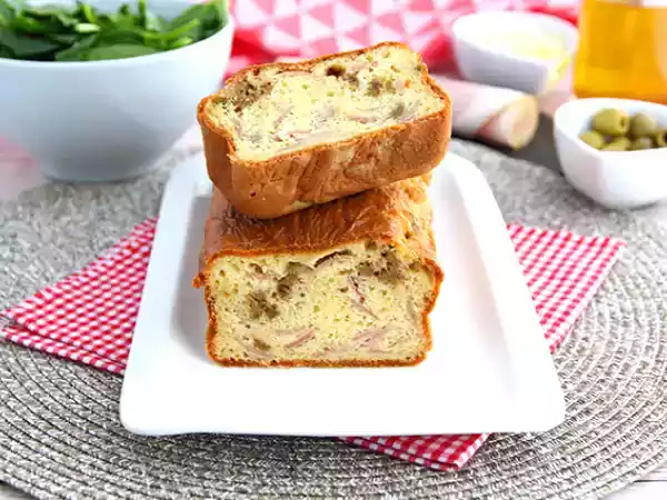 Rețetă Chec aperitiv cu sunca, masline si cascaval