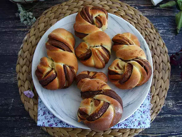 Rețetă Brioches tressées cu ciocolata