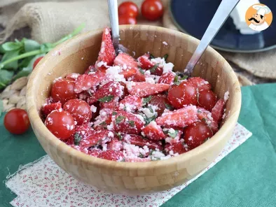Rețetă Salată de căpșune, roșii, feta și busuioc