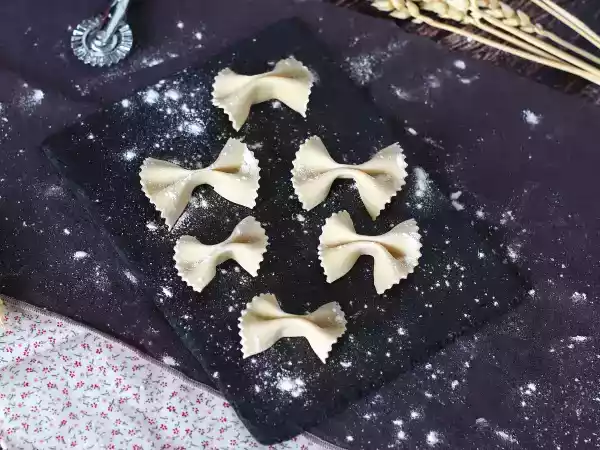Rețetă Cum se prepară în casă, farfalle, pastele mici în formă de fluture?
