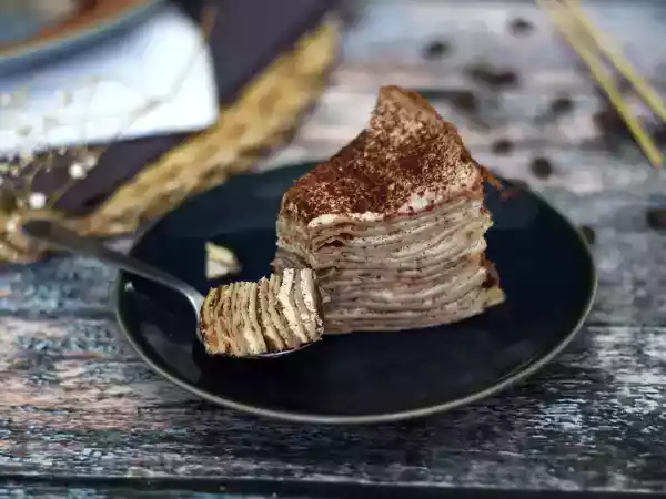 Rețetă Tort cu clătite în stil tiramisu, cu cafea și cacao