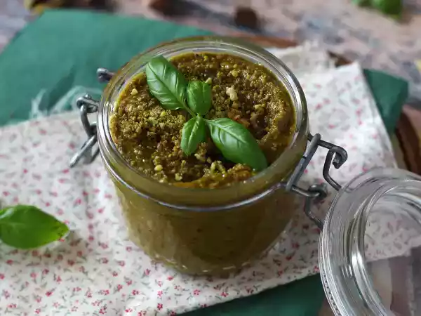 Rețetă Pesto de fistic, sos ușor și gustos