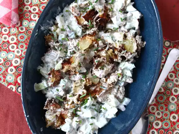 Rețetă Salată crocantă de castraveți și cartofi