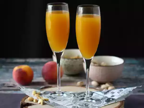 Rețetă Bellini, cocktailul italian cu piersici pe care îl puteți face acasă!