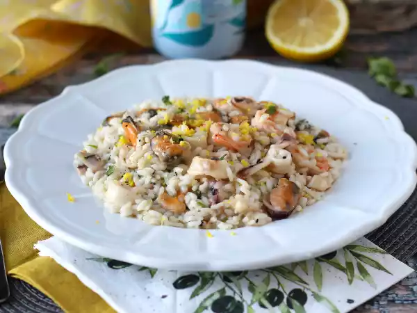 Rețetă Risotto cu fructe de mare congelate: soluția ideală pentru o mâncare rapidă și gustoasă