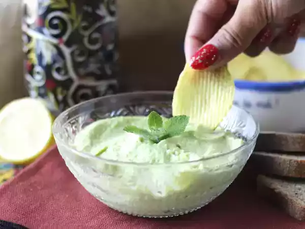 Rețetă Maioneză cremoasă de avocado cu ou fiert tare - fără ou crud