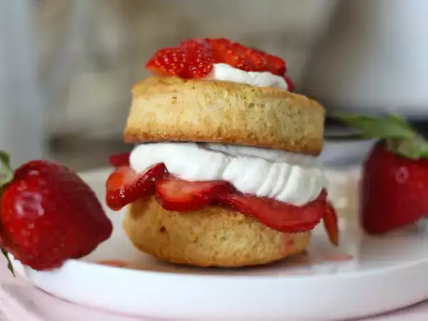Rețetă Shortcake cu căpșune, shortcake-ul american cu cremă de căpșune care nu dă greș niciodată